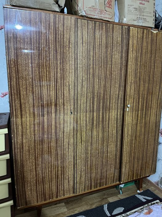 Шкаф из ссср прочный вместительный