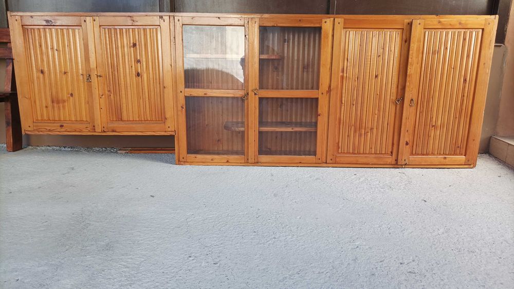 Кухненски шкаф от дърво