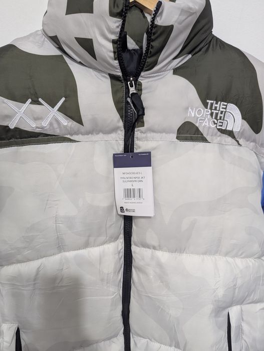 Geaca The North Face 700 x Kaws multicolor puffer