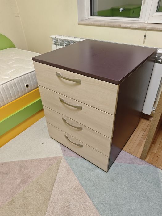 Спалня 140 на 200 плюс нощни шкафчета и скрин