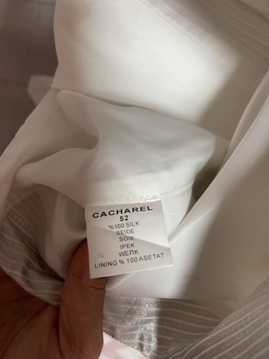 Официален костюм