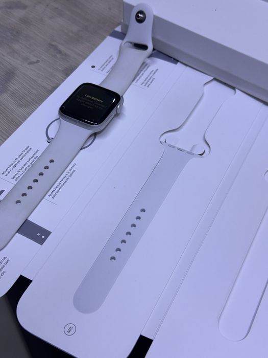 Смарт-часы Apple Watch SE 2 Gen (44 мм)