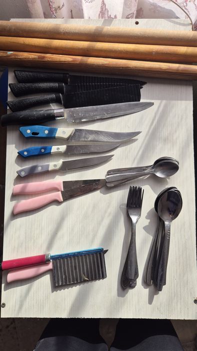 Посуды тарелки ножи