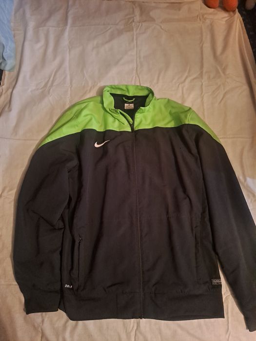 Спортни анцузи и дрехи