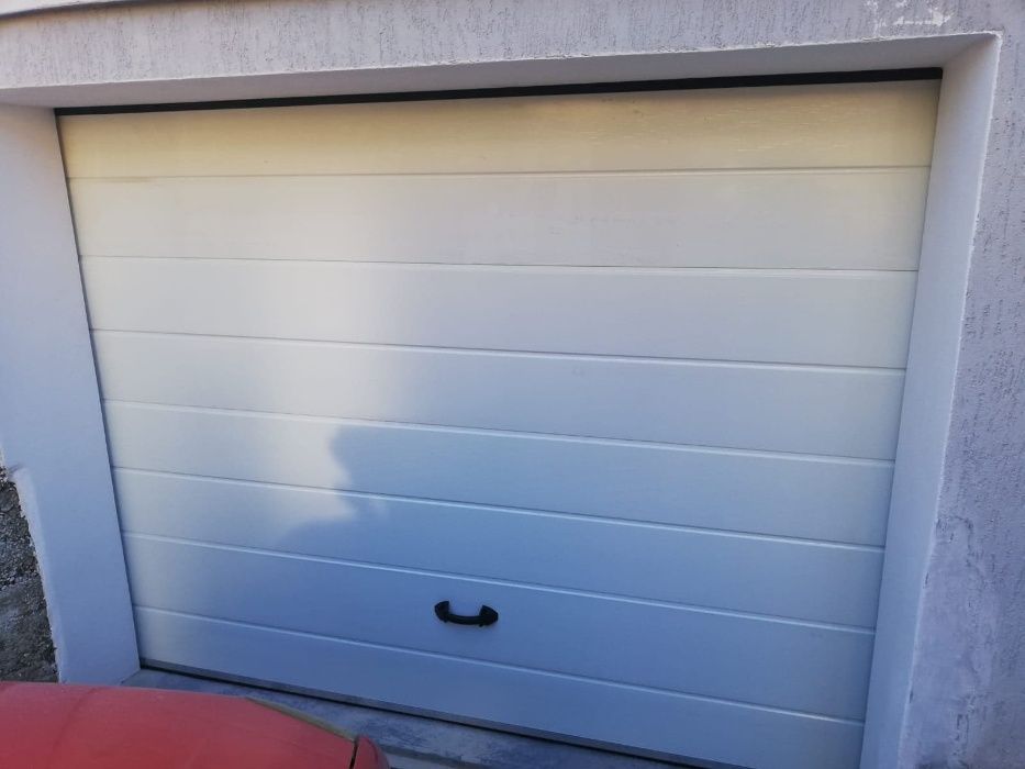 Usi de garaj Producator