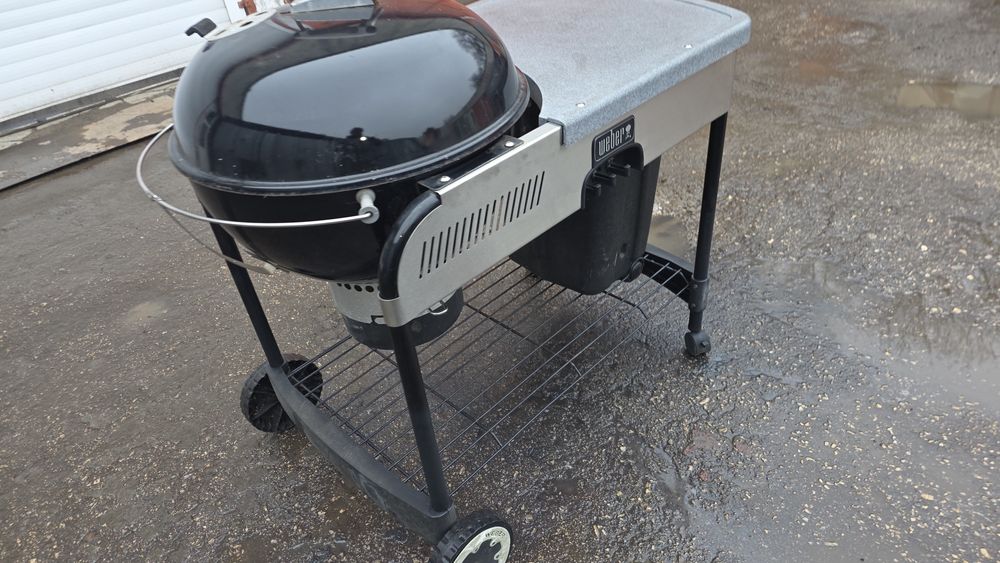 Грил weber на дървени въглища с поставка