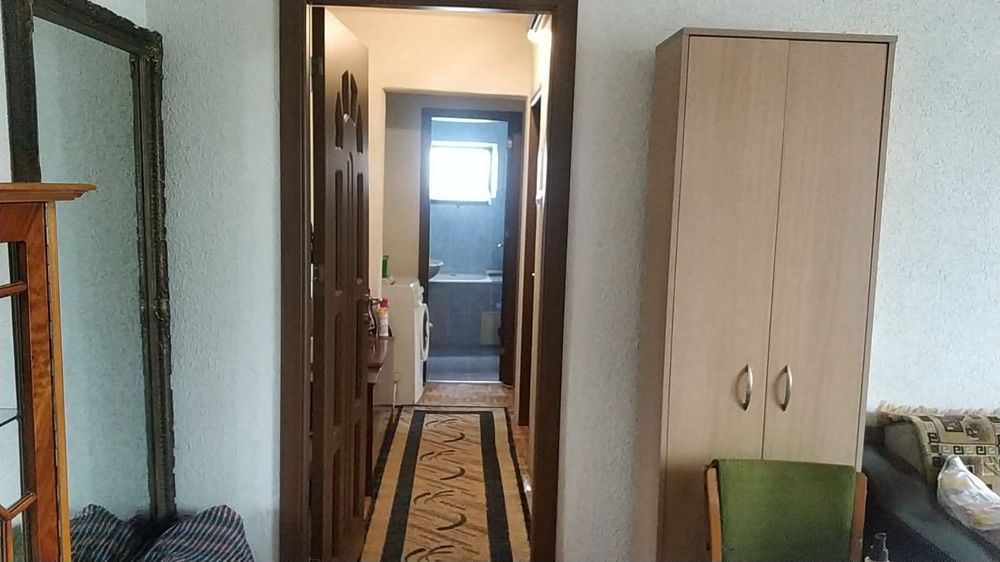 Vând apartament 3 camere semidecomandat Craiova