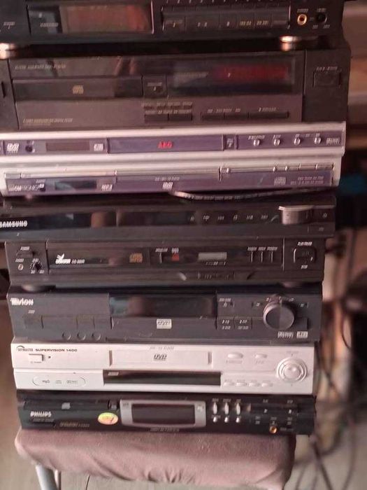 Vând DVD și CD recent aduse .Sony ,Panasonic. Philips/AEG,JVC