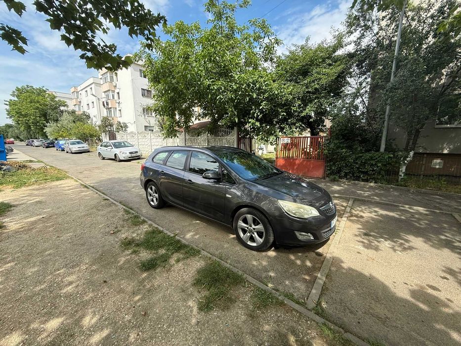 Vand Opel Astra J an fabricatie 2011, diesel, motor 1.7 CDTI, 115 CP