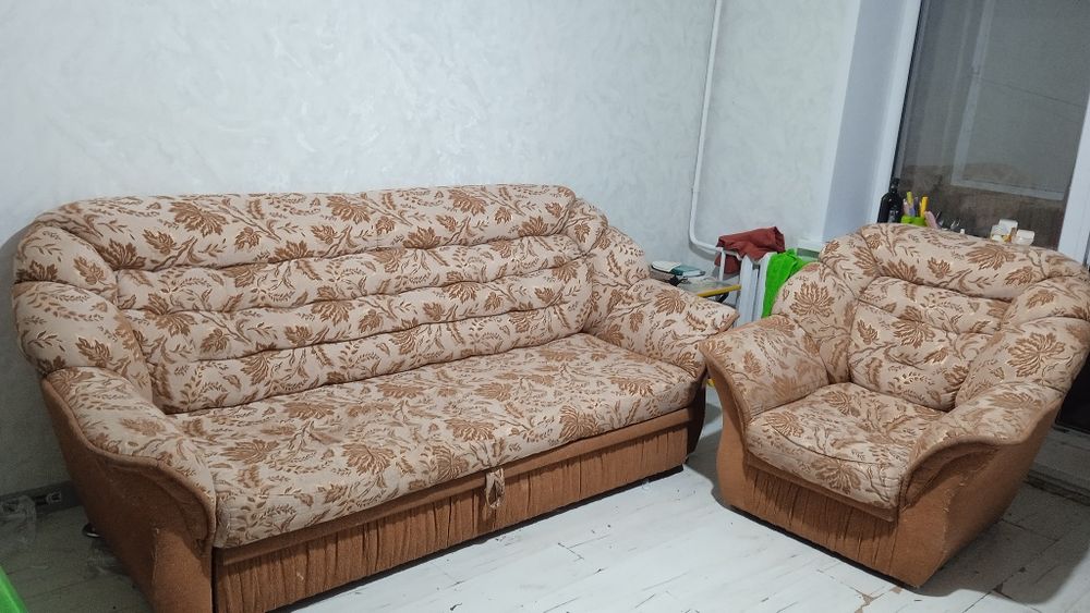 Диван с креслом, красивый, раскладывается