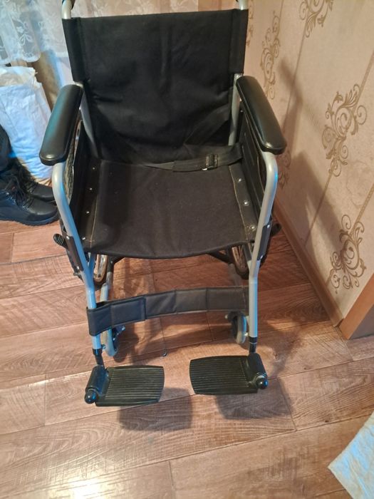Инвалидная коляска.