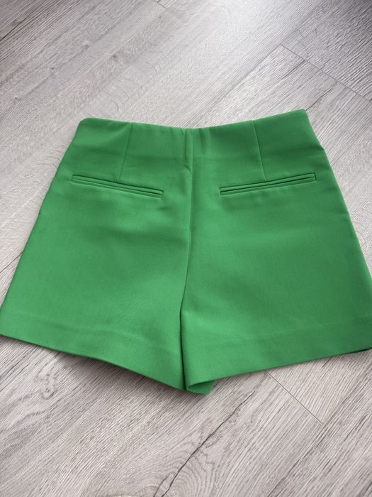 Къси панталони.