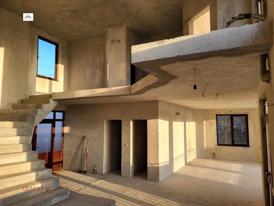 Масивна нова къща в с. Велчево