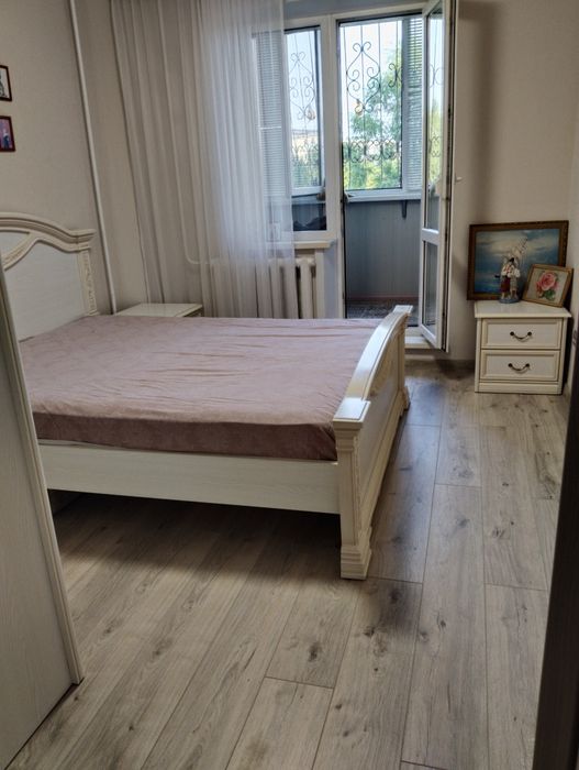 Спальный гарнитур, кровать двухспальная и 2 тумбочки