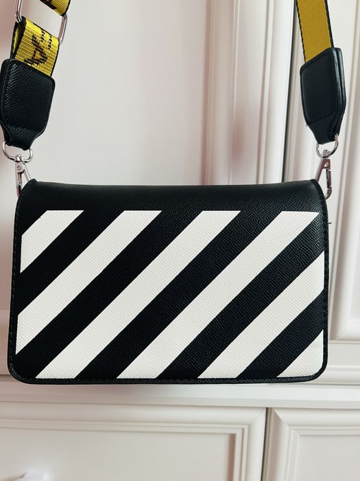 Дамска чанта - черно-бяла