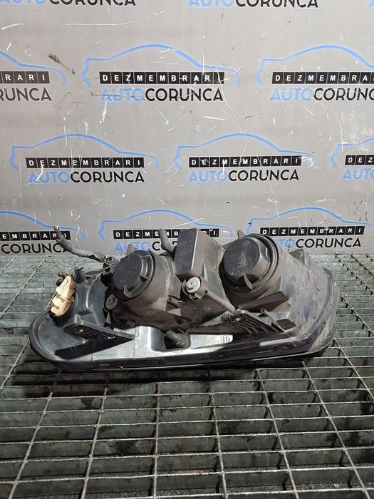 Far Dreapta Chevrolet Captiva 2006 - 2010 SUV 4 Usi (689) Xenon