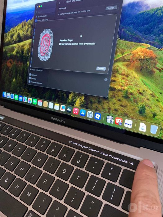 MacBook Pro 13" на процессоре Apple M2 8Гб\512Гб