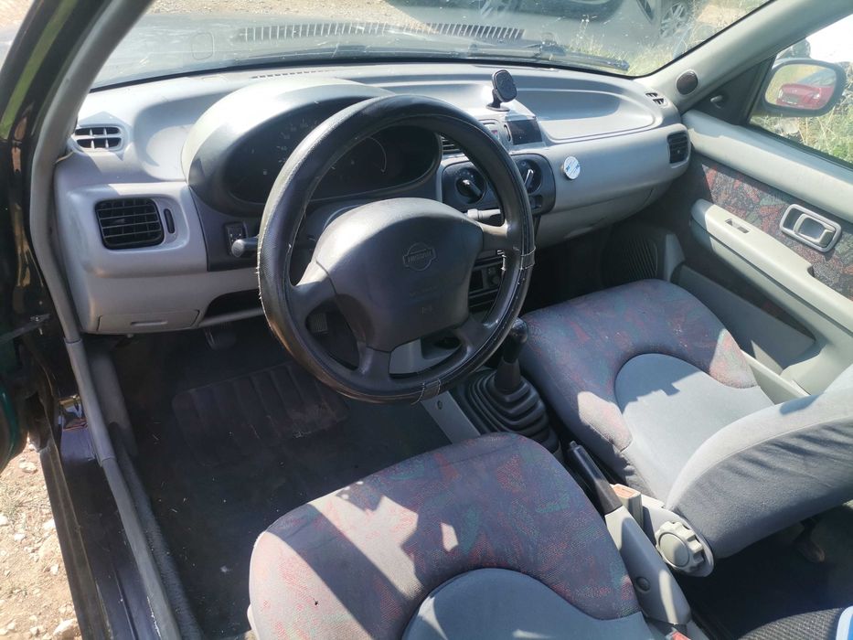 Nissan Micra K11 1 3 на части продавам.