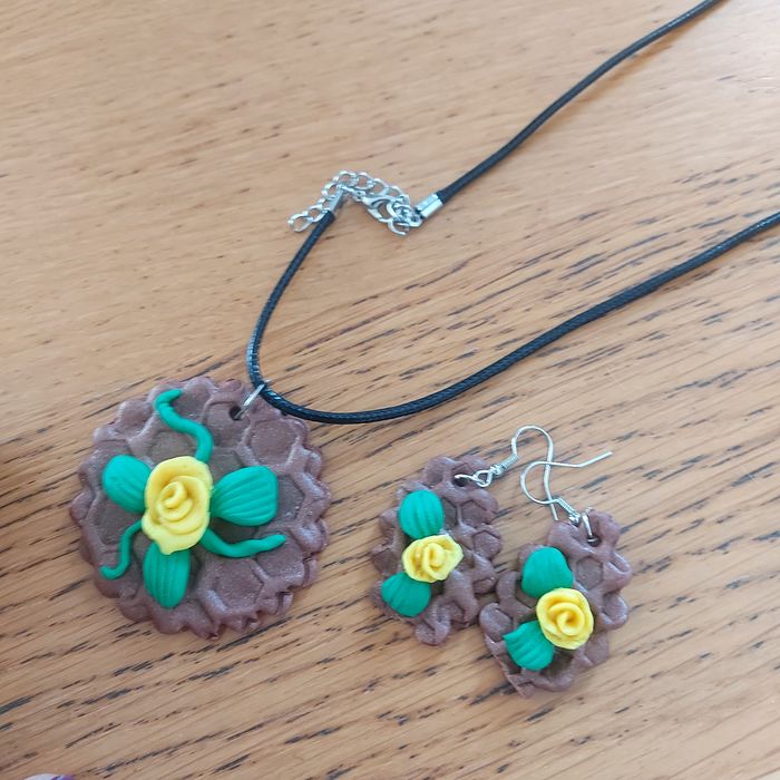 Екстравагантно колие ,гривни ,пръстени ,различна цена