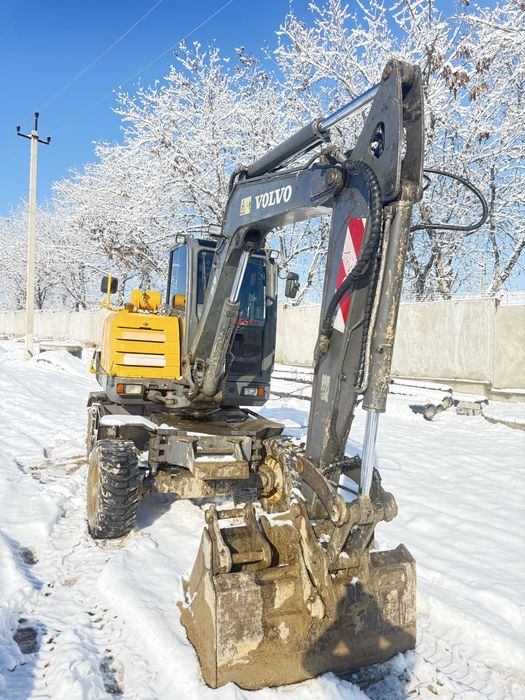 Ekskavator  holati yaxshi yili 2013 motochas 23.000