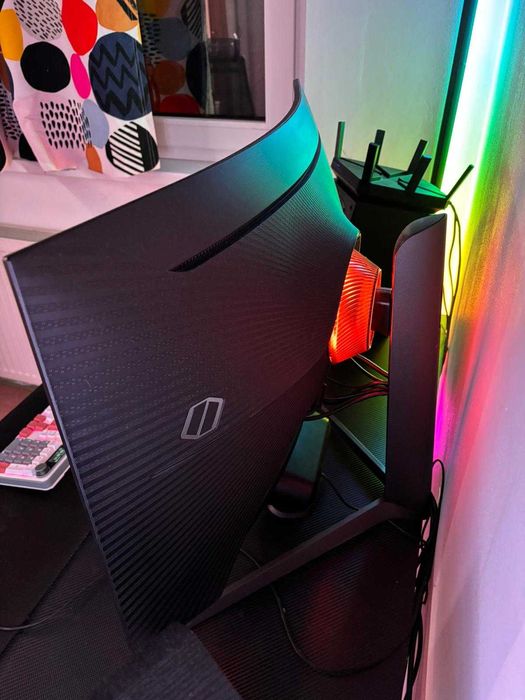 Monitor Samsung Odyssey G7 32 240Hz 1440p + cadou Logitech G502 Hero