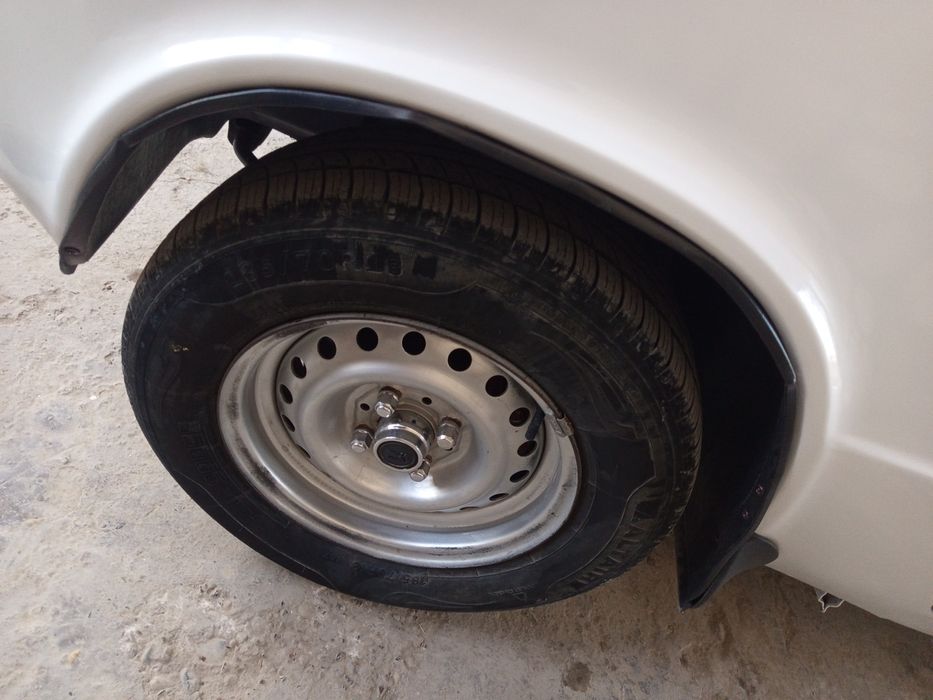 Jugli 2111 sotiladi sirochno kelishtirp sot