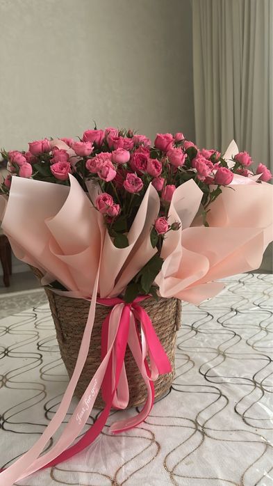 Кустые розы корзина