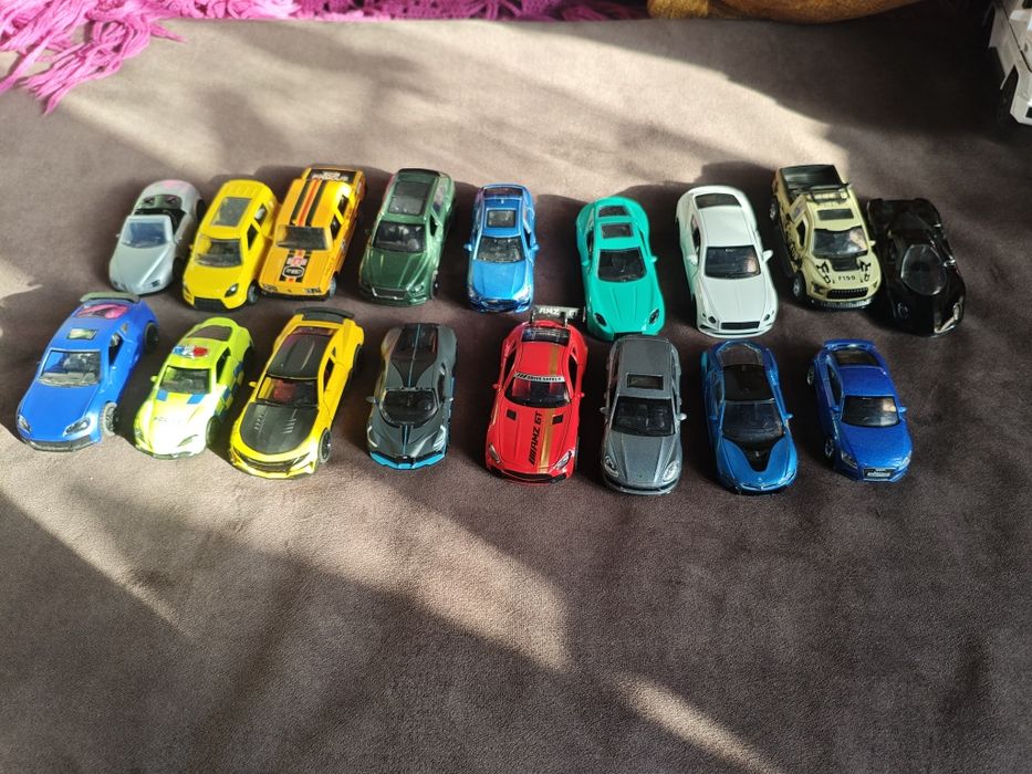 Продам машинки игрушечные