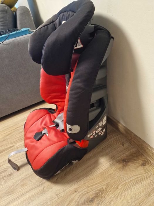 Подарявам стол за кола britax