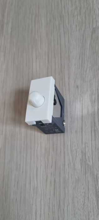 Variator de tensiune intrerupator 2M