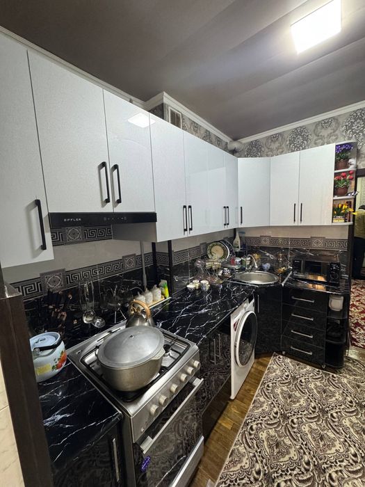 Прадаётся 2х Октяабирь новая планировка 1этаж все останется