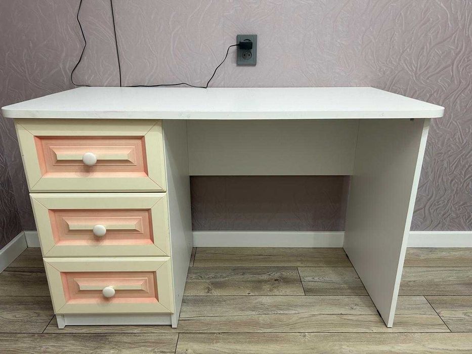 Продам письменный стол и