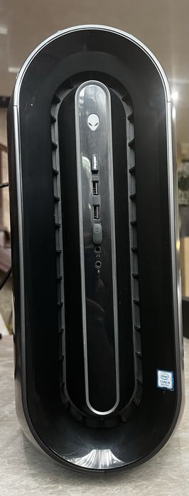 Alienware Aurora R9 (i9-9900K / RTX 2080 SUPER / 32GB RAM)