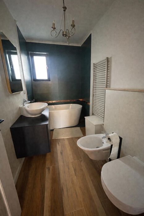 Casa la cheie zona metro schimb apartament nou auto