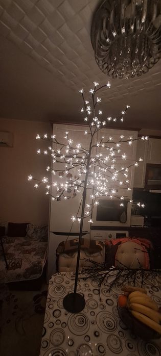 Светещо дръвче с цветя