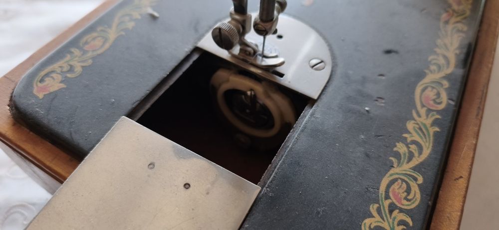 Продам швейную машину