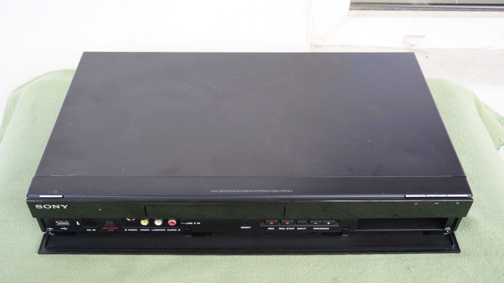DVD recorder cu HDD SONY RDR-DC205 Defect