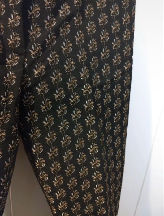 Pantaloni H&M cu print, 32