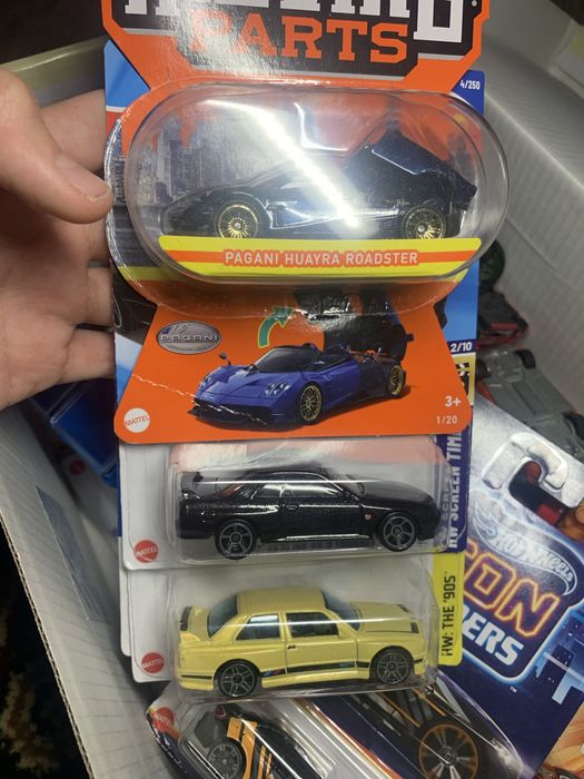 Продам коробку с машинками