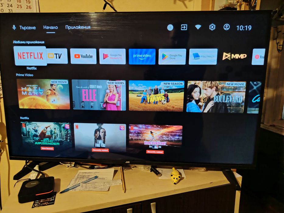 Телевизор JVC, 43 инча, Smart, LED, модел :LT-43VAF3300, много запазен с една година остатъчна гаранция.