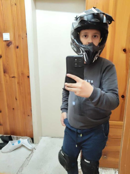 Продавам електрическа тротинетка с 17 месеца оставаща гаранция