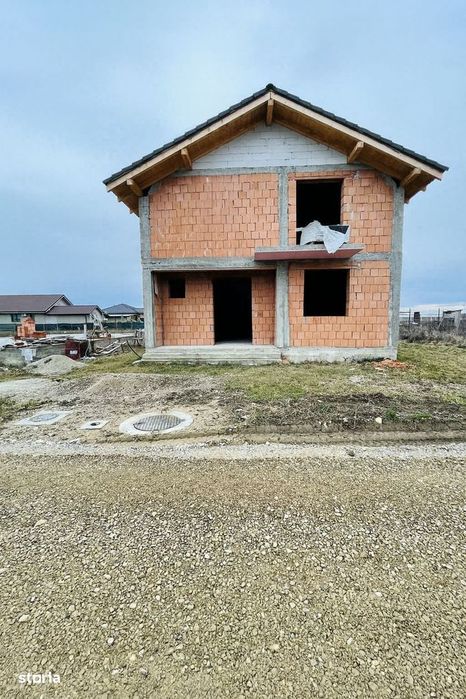 Casă P+M la roșu de vânzare în Cihei – Grigorescu II