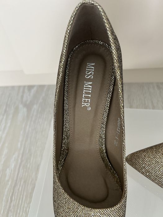 Срочно продам туфли