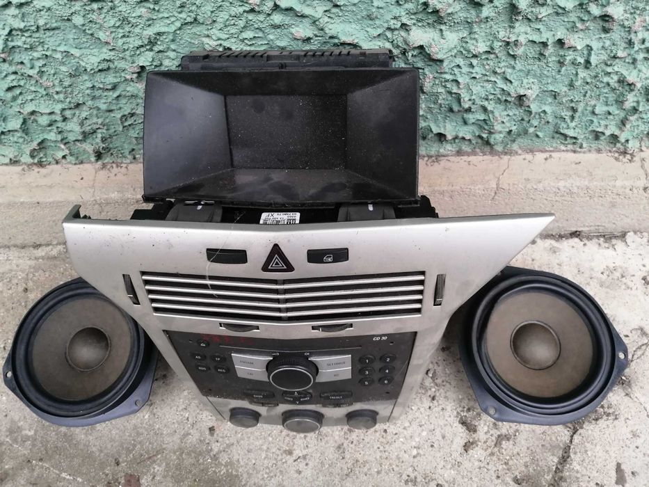 consola + CD Opel Astra H 100 lei
