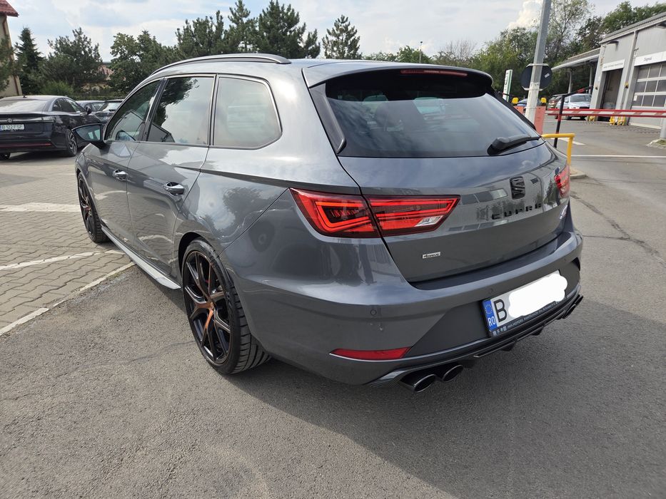 SEAT Leon CUPRA 300 Carbon Edition