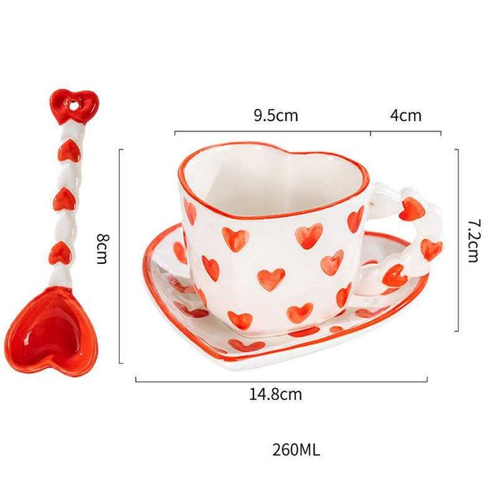 Набор чашка и блюдце в форме сердца с красными сердечками
