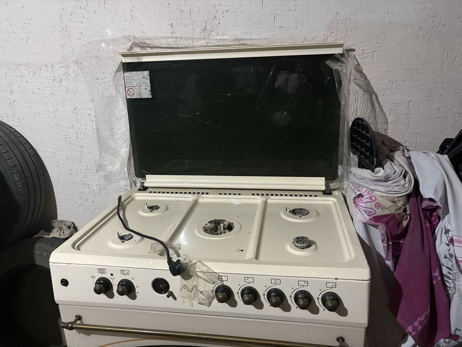 Продам газ плиту