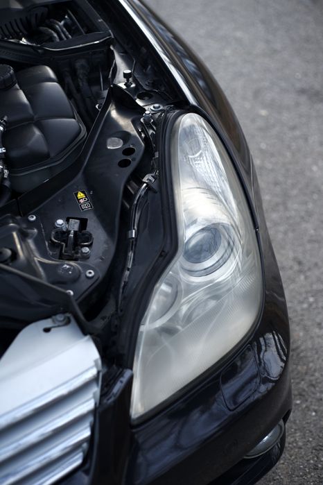 Far stanga Mercedes CLS W219, far dreapta Mercedes CLS W219