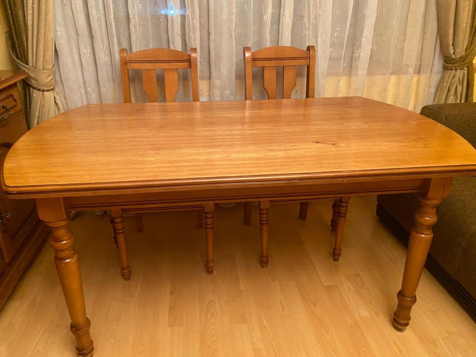 Деревянный стол