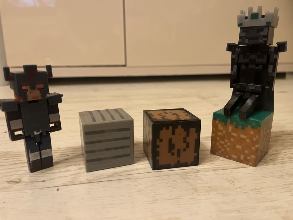 Minecraft - няколко мини фигурки, високи ~8-10 см (има и няколко кубчета)